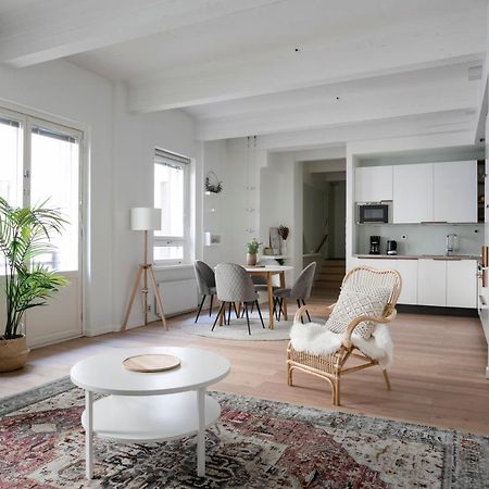 2Ndhomes Loft Apartment With Spa & Balcony By The White Church Helsínquia Exterior foto