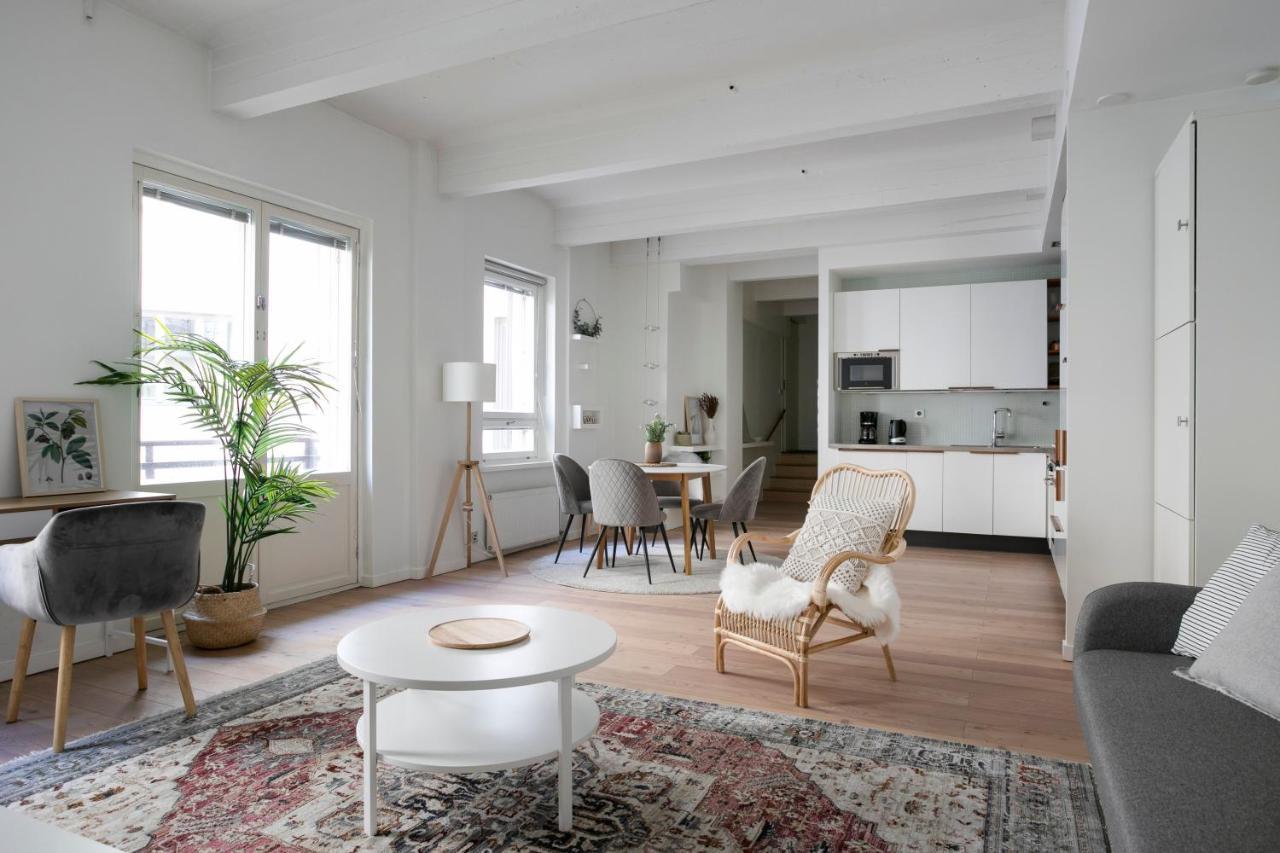 2Ndhomes Loft Apartment With Spa & Balcony By The White Church Helsínquia Exterior foto